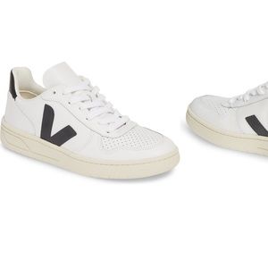 Veja V-10 Sneaker